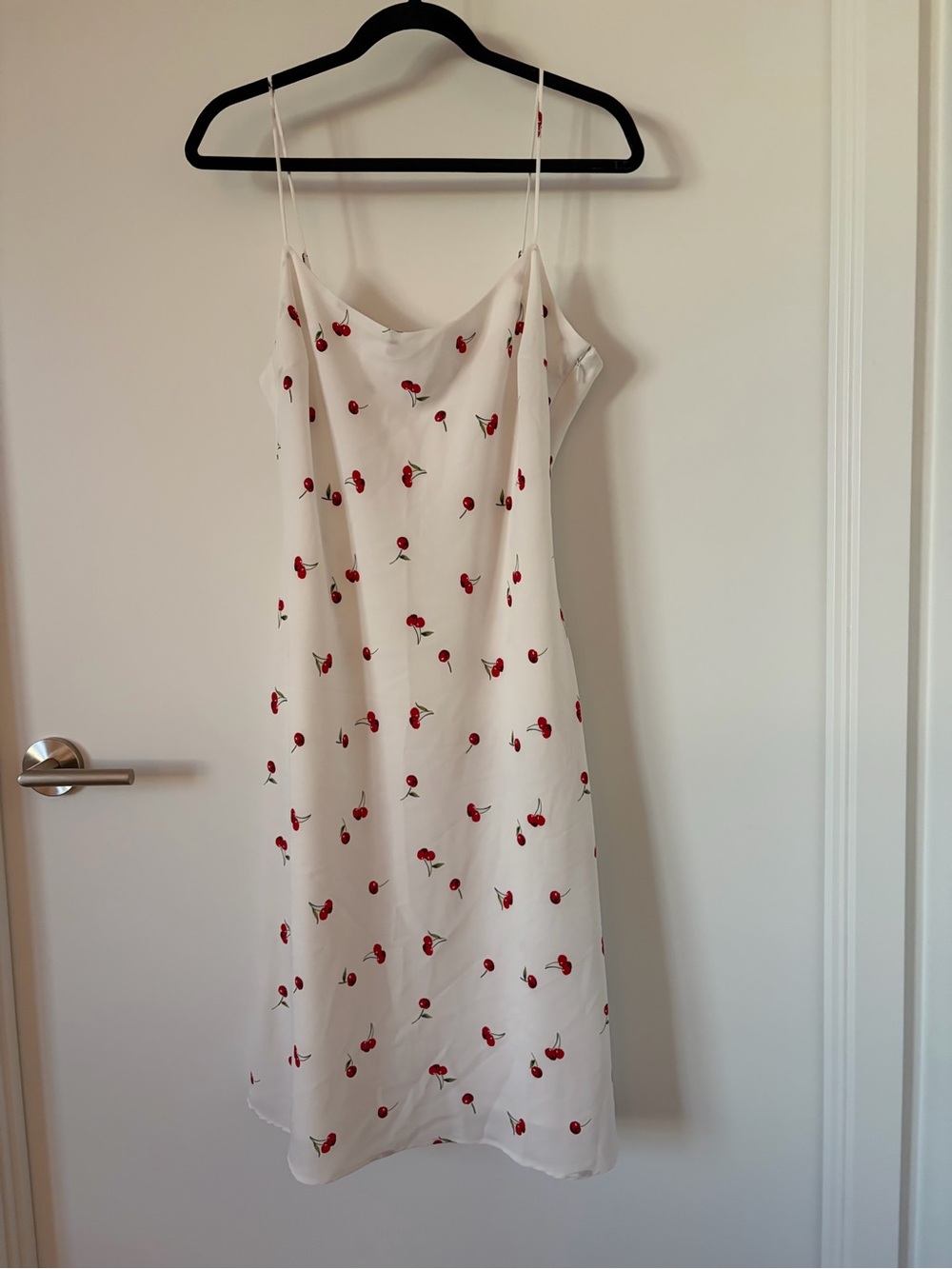 🍒 A&F Abercrombie & Fitch Julia Cherry Slip Dress — L Tall 🍒 Flirty and femin